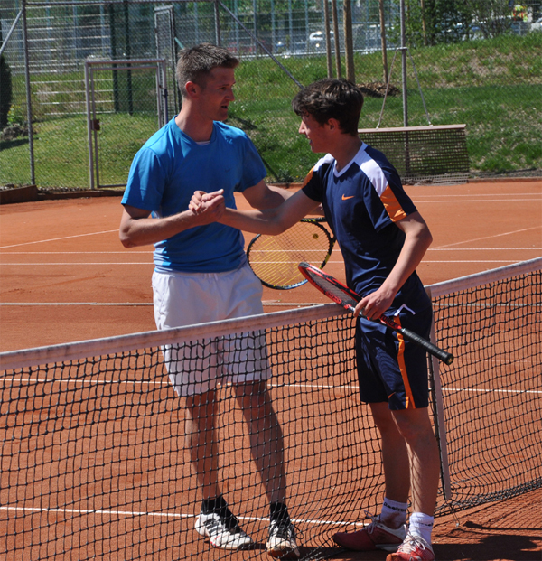 Glückwunsch von Alexander Fuchs an Cedric Nitz